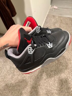 Jordan Men’s Black and Red Retro Basketball Sneakers